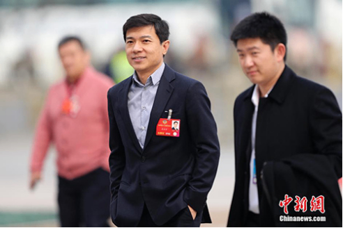 两会一日人物：李彦宏的“疯狂汽车”